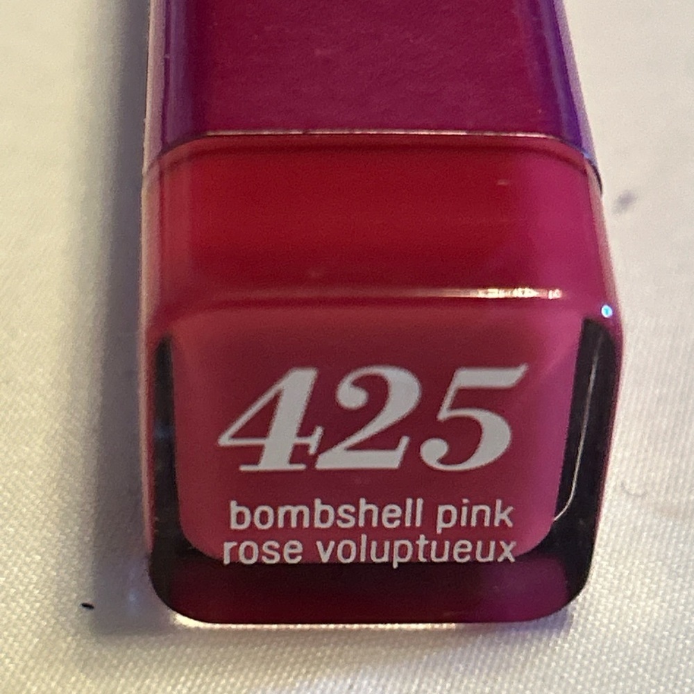 Covergirl Colorlicious Lipstick, 425 Bombshell Pink, Manufactured Sealed New